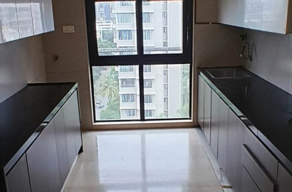 3 BHK Apartment for Rent in Khar West – 2 Car Parks, Semi-Furnished